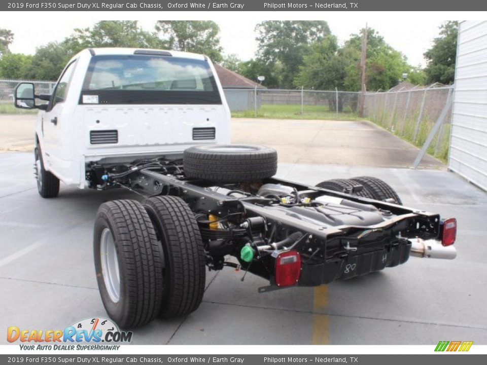 2019 Ford F350 Super Duty XL Regular Cab Chassis Oxford White / Earth Gray Photo #9