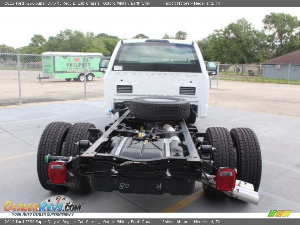 2019 Ford F350 Super Duty XL Regular Cab Chassis Oxford White / Earth Gray Photo #10