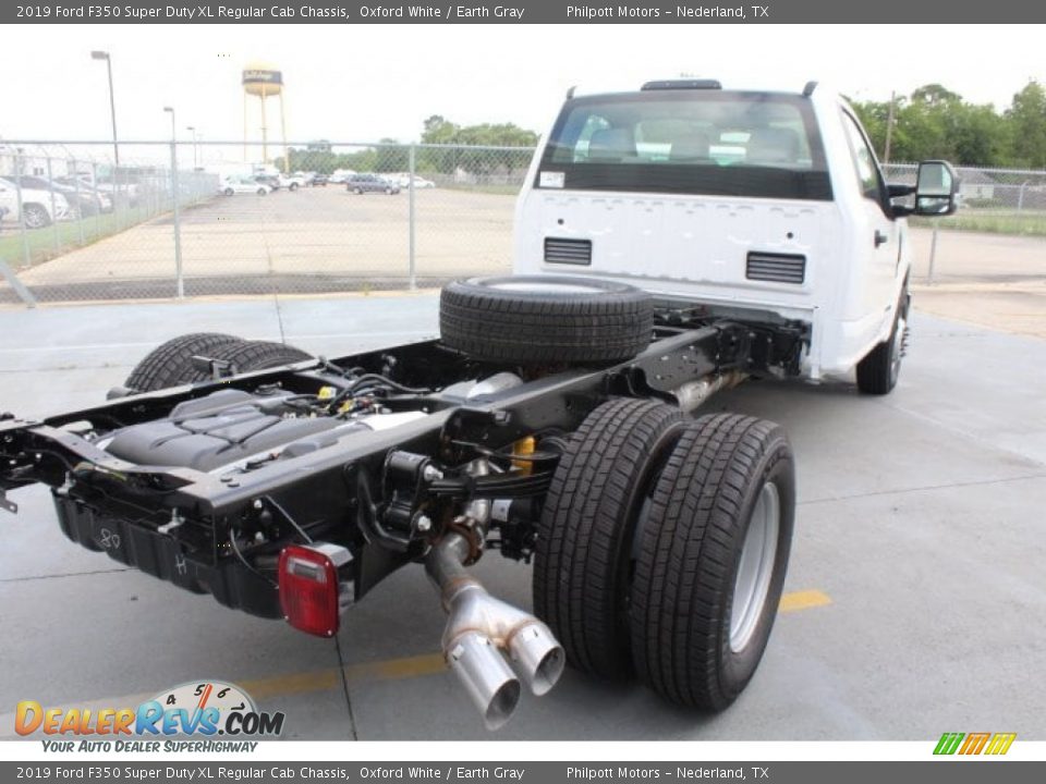 2019 Ford F350 Super Duty XL Regular Cab Chassis Oxford White / Earth Gray Photo #11