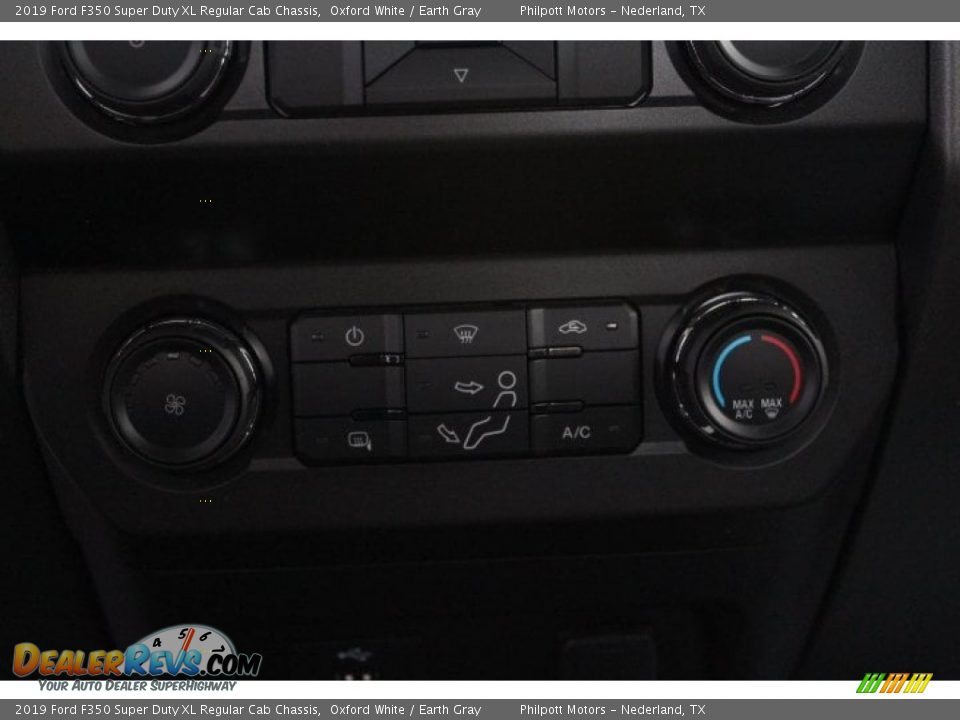 2019 Ford F350 Super Duty XL Regular Cab Chassis Oxford White / Earth Gray Photo #15