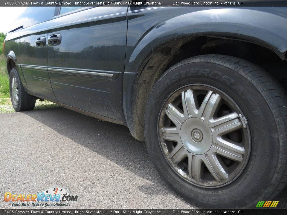 2005 Chrysler Town & Country Limited Bright Silver Metallic / Dark Khaki/Light Graystone Photo #3