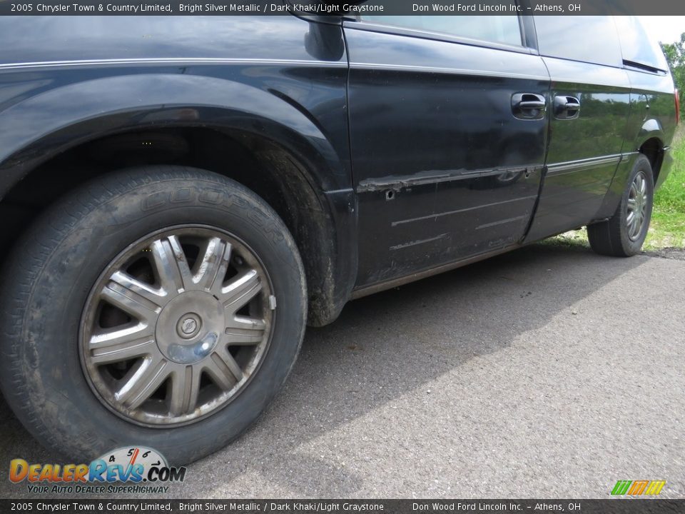 2005 Chrysler Town & Country Limited Bright Silver Metallic / Dark Khaki/Light Graystone Photo #6