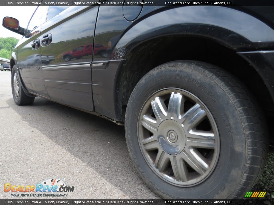 2005 Chrysler Town & Country Limited Bright Silver Metallic / Dark Khaki/Light Graystone Photo #8