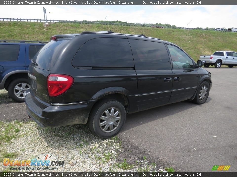 2005 Chrysler Town & Country Limited Bright Silver Metallic / Dark Khaki/Light Graystone Photo #10