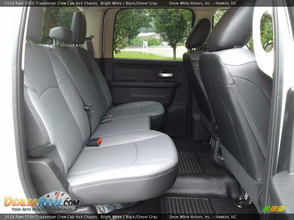 2019 Ram 5500 Tradesman Crew Cab 4x4 Chassis Bright White / Black/Diesel Gray Photo #13