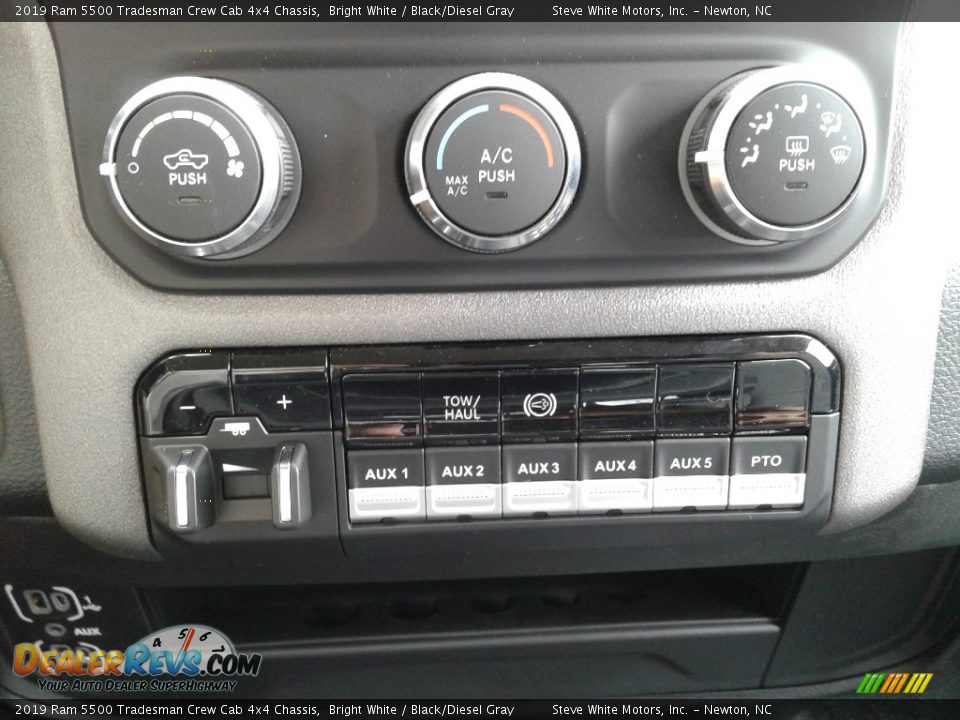 2019 Ram 5500 Tradesman Crew Cab 4x4 Chassis Bright White / Black/Diesel Gray Photo #20