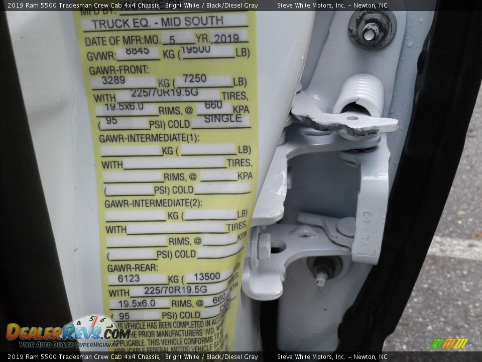 2019 Ram 5500 Tradesman Crew Cab 4x4 Chassis Bright White / Black/Diesel Gray Photo #27