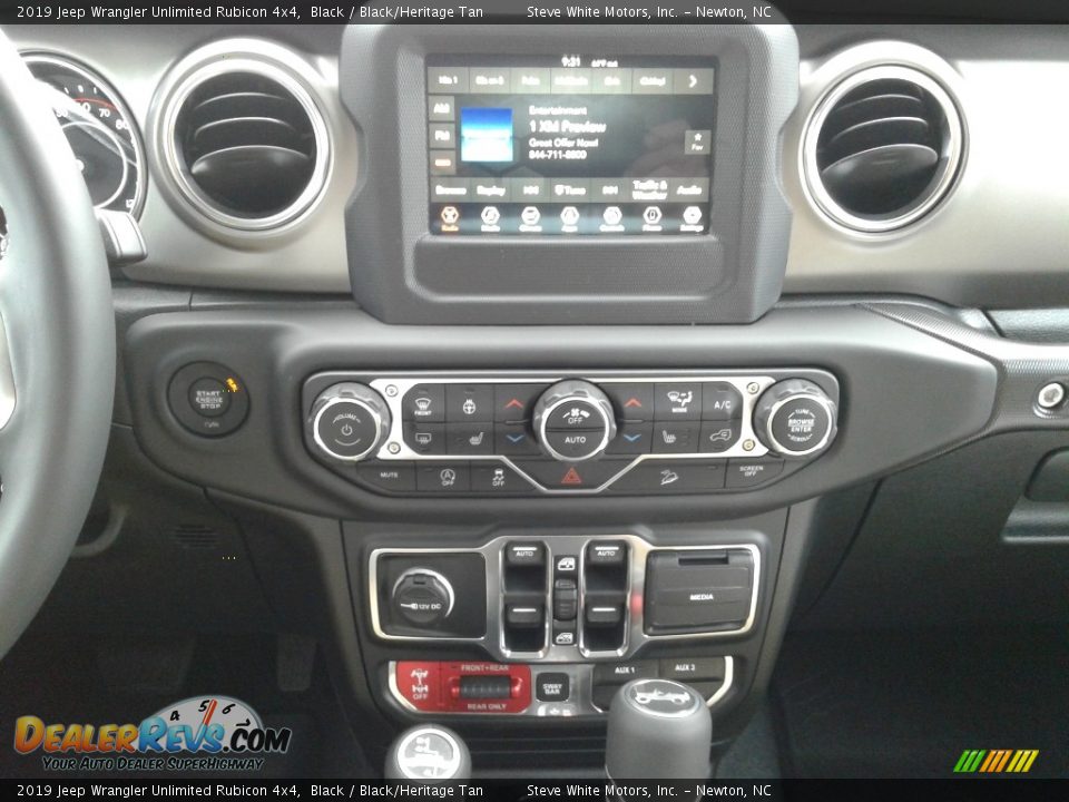 Controls of 2019 Jeep Wrangler Unlimited Rubicon 4x4 Photo #19