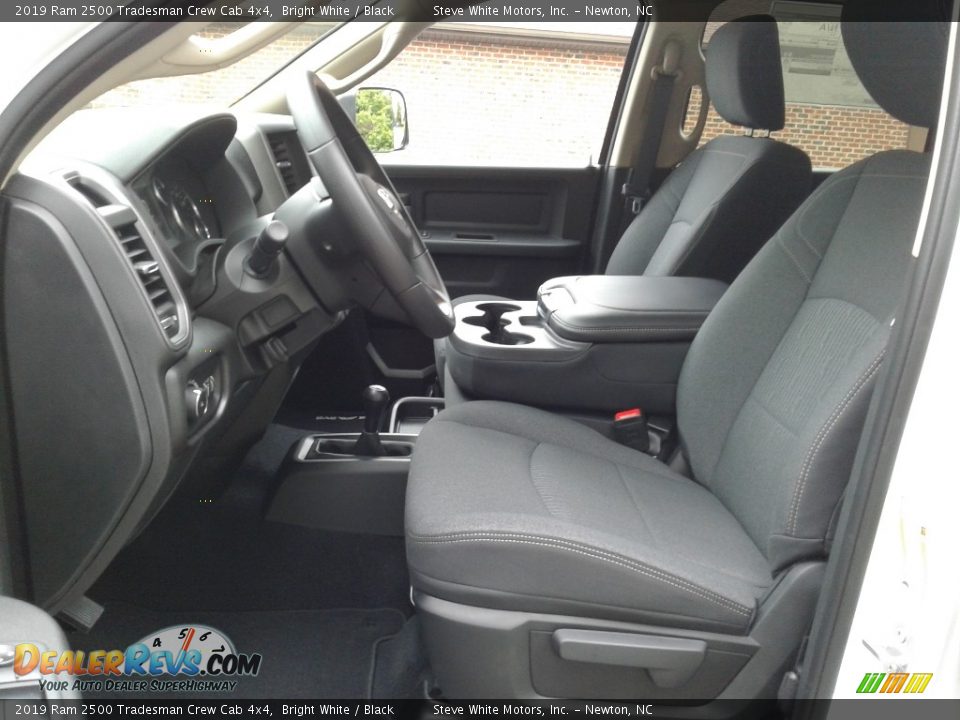 2019 Ram 2500 Tradesman Crew Cab 4x4 Bright White / Black Photo #10