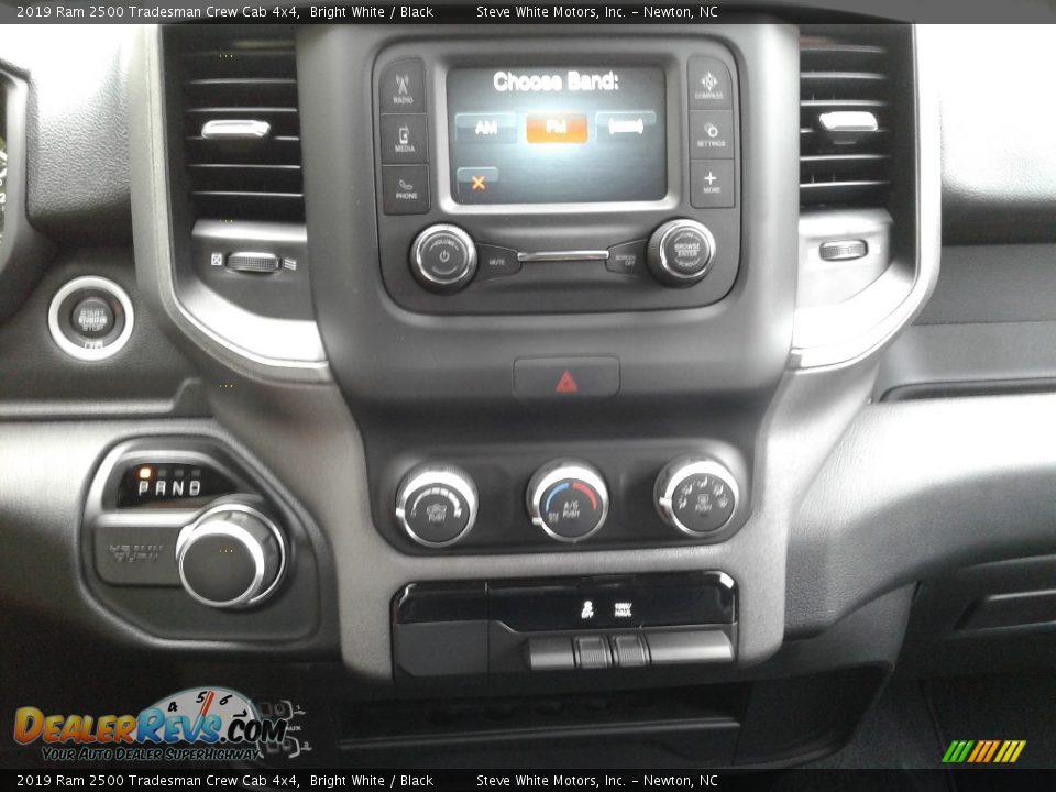 2019 Ram 2500 Tradesman Crew Cab 4x4 Bright White / Black Photo #18