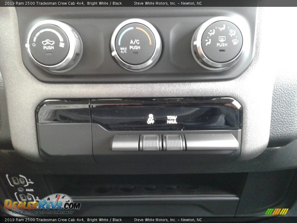 2019 Ram 2500 Tradesman Crew Cab 4x4 Bright White / Black Photo #23