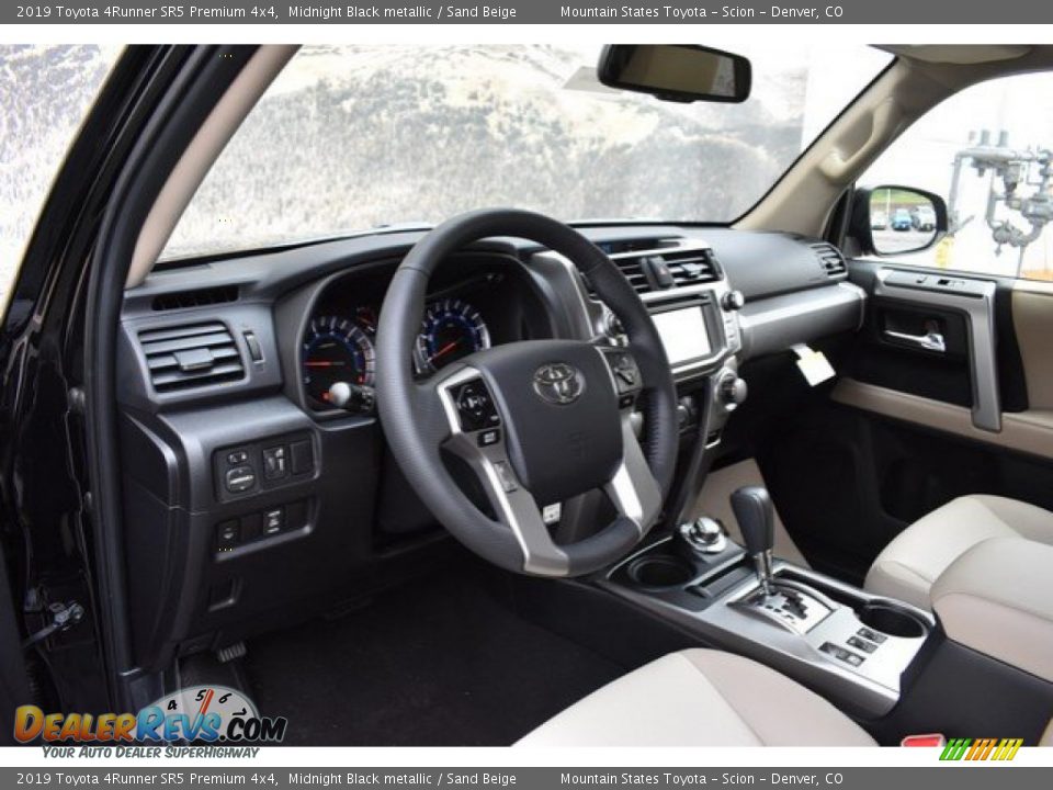 2019 Toyota 4Runner SR5 Premium 4x4 Midnight Black metallic / Sand Beige Photo #5