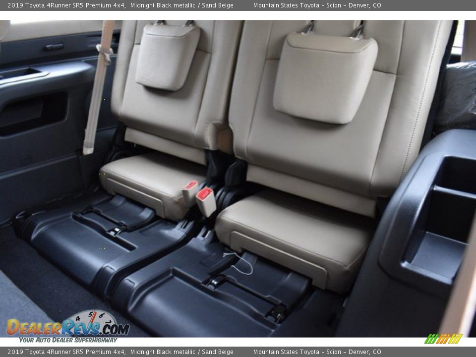 2019 Toyota 4Runner SR5 Premium 4x4 Midnight Black metallic / Sand Beige Photo #11