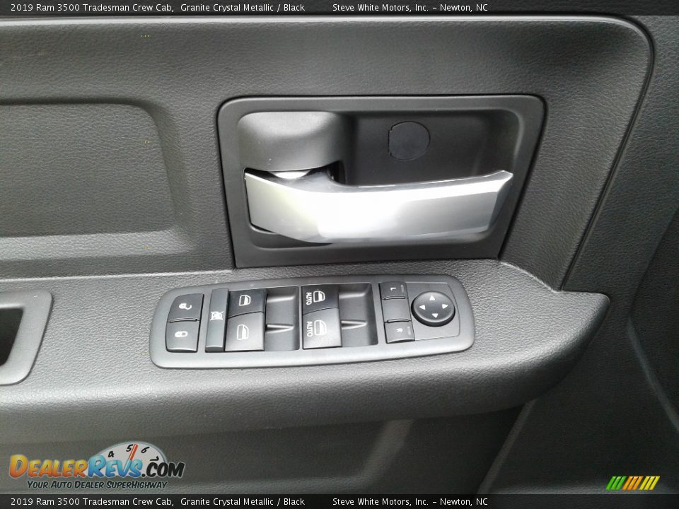 2019 Ram 3500 Tradesman Crew Cab Granite Crystal Metallic / Black Photo #9