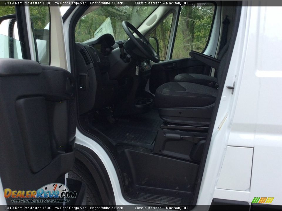2019 Ram ProMaster 1500 Low Roof Cargo Van Bright White / Black Photo #10