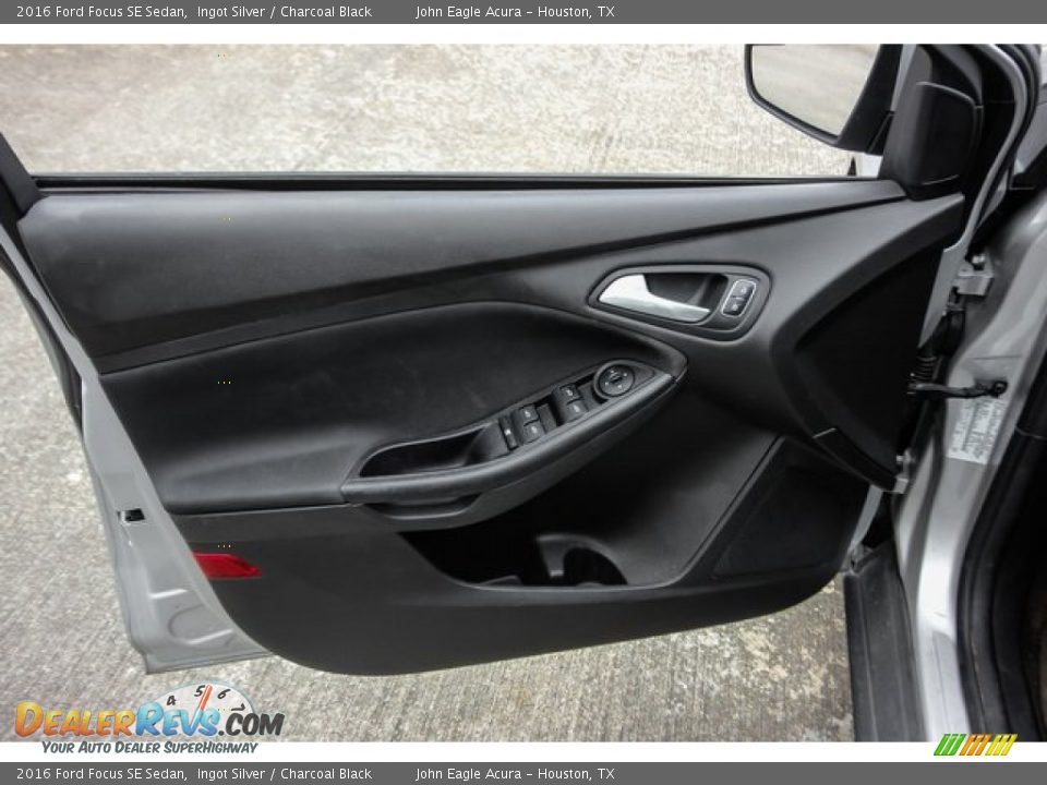 2016 Ford Focus SE Sedan Ingot Silver / Charcoal Black Photo #14