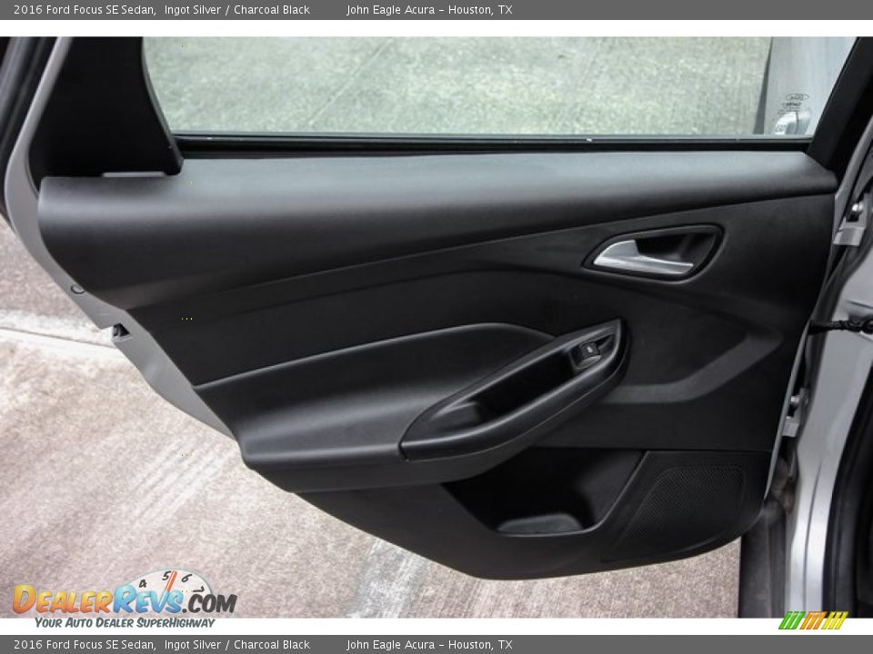 2016 Ford Focus SE Sedan Ingot Silver / Charcoal Black Photo #16