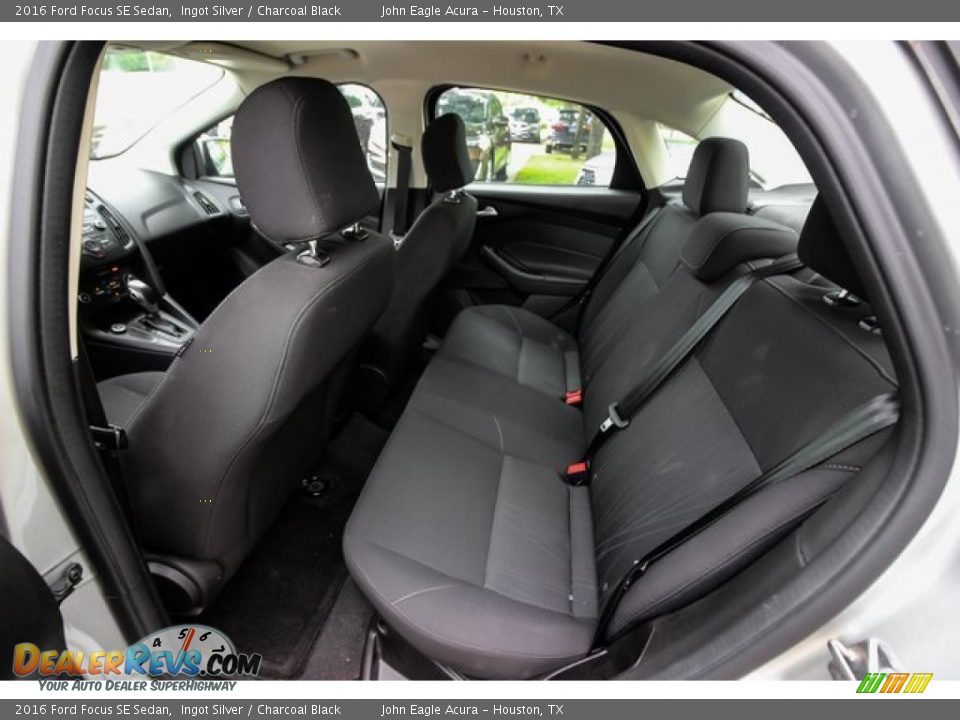 2016 Ford Focus SE Sedan Ingot Silver / Charcoal Black Photo #17