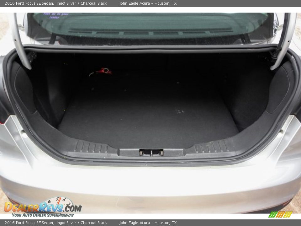 2016 Ford Focus SE Sedan Ingot Silver / Charcoal Black Photo #18