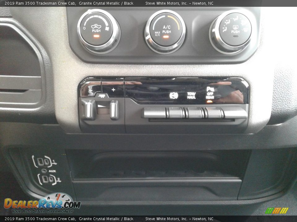 2019 Ram 3500 Tradesman Crew Cab Granite Crystal Metallic / Black Photo #22
