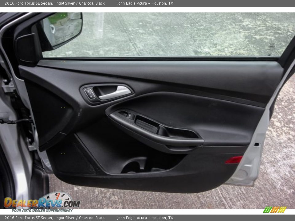 2016 Ford Focus SE Sedan Ingot Silver / Charcoal Black Photo #21
