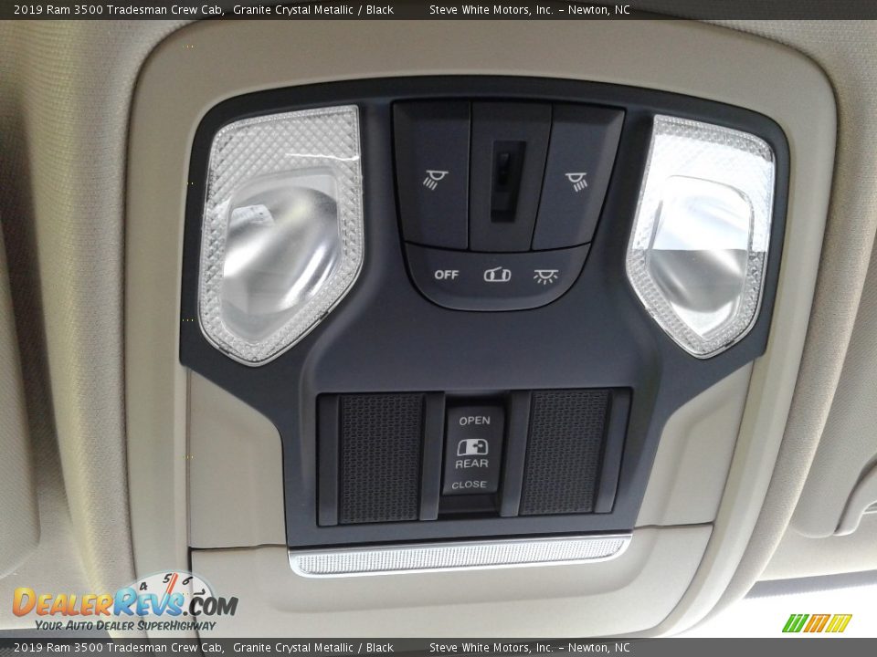 2019 Ram 3500 Tradesman Crew Cab Granite Crystal Metallic / Black Photo #23