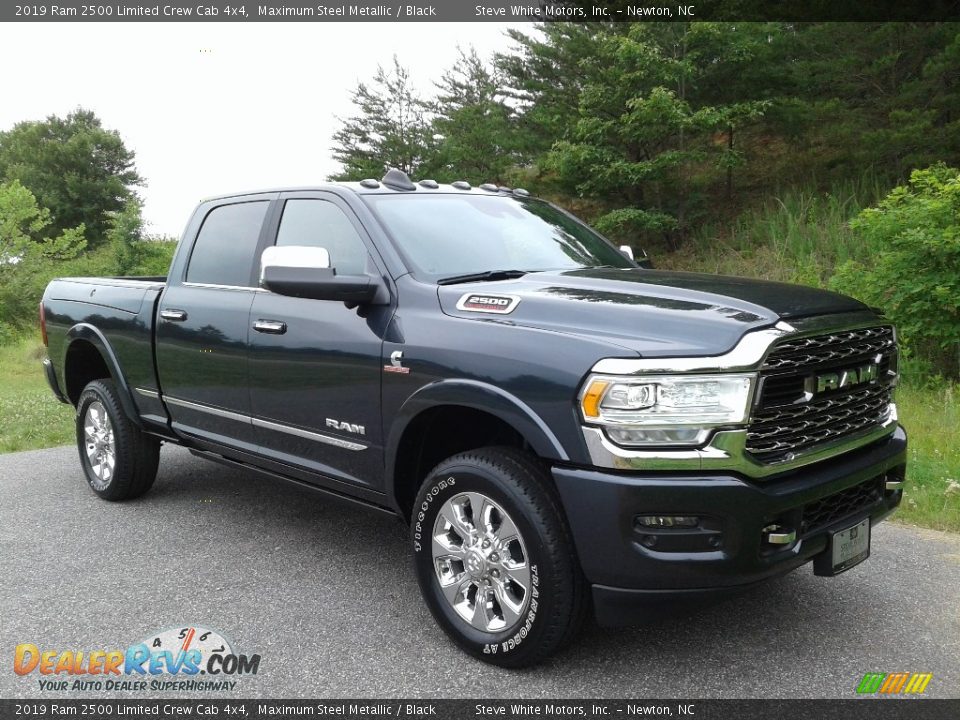 Front 3/4 View of 2019 Ram 2500 Limited Crew Cab 4x4 Photo #4