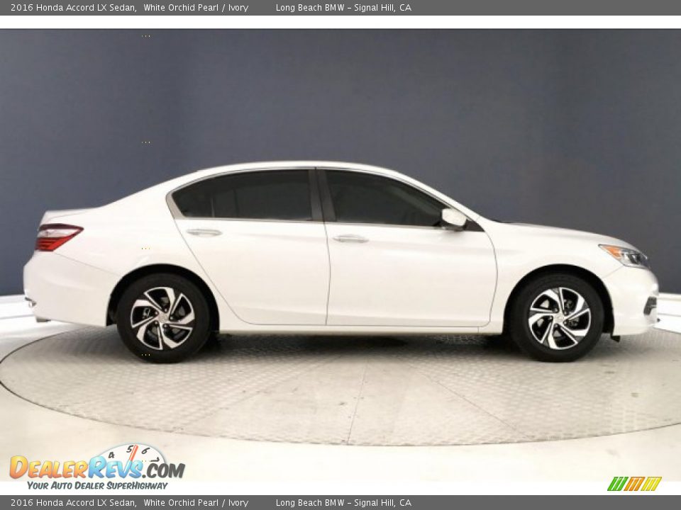 2016 Honda Accord LX Sedan White Orchid Pearl / Ivory Photo #30