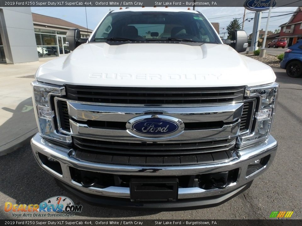 2019 Ford F250 Super Duty XLT SuperCab 4x4 Oxford White / Earth Gray Photo #2