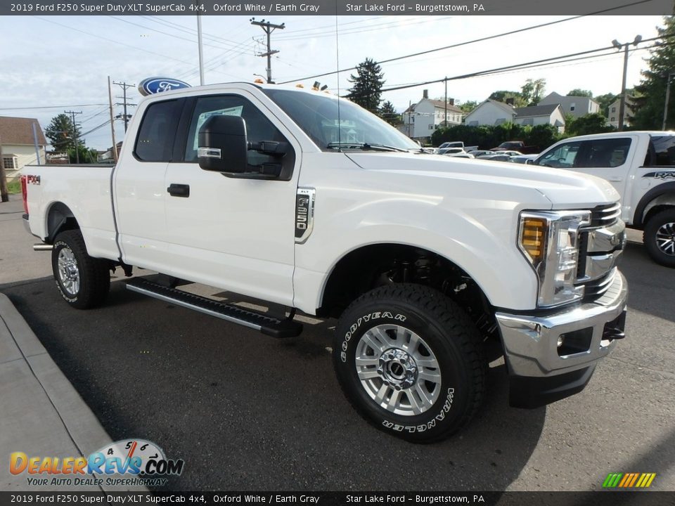 2019 Ford F250 Super Duty XLT SuperCab 4x4 Oxford White / Earth Gray Photo #3