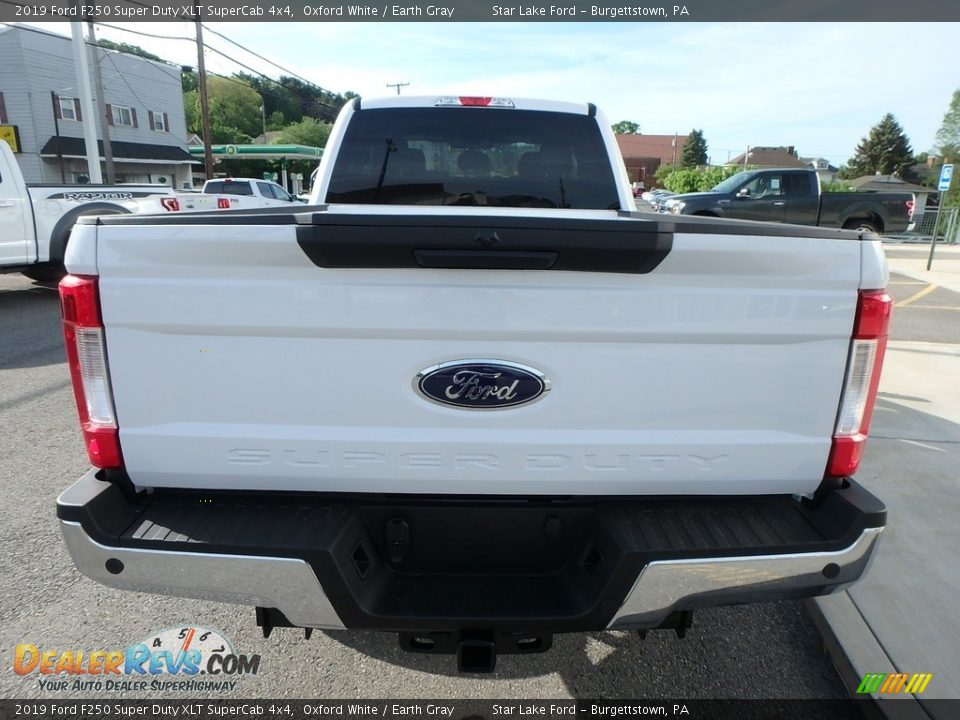 2019 Ford F250 Super Duty XLT SuperCab 4x4 Oxford White / Earth Gray Photo #6
