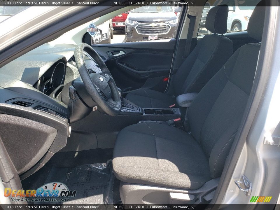 2018 Ford Focus SE Hatch Ingot Silver / Charcoal Black Photo #28