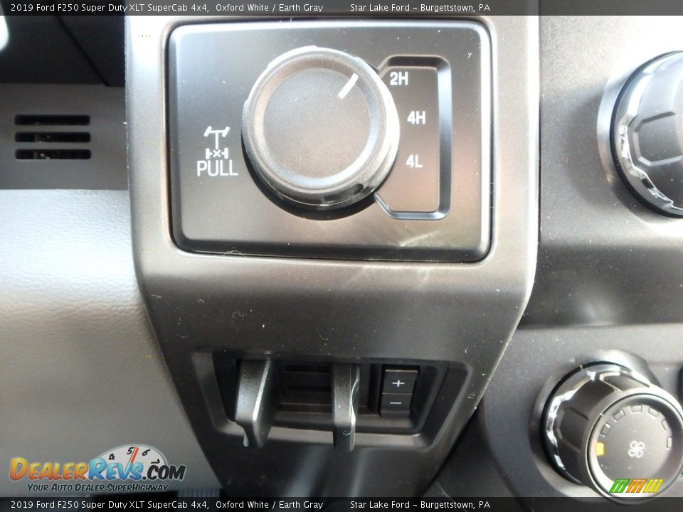 2019 Ford F250 Super Duty XLT SuperCab 4x4 Oxford White / Earth Gray Photo #17