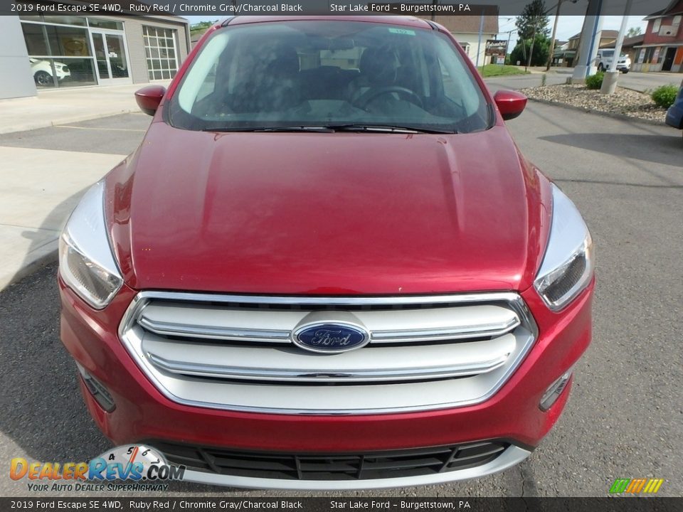2019 Ford Escape SE 4WD Ruby Red / Chromite Gray/Charcoal Black Photo #2