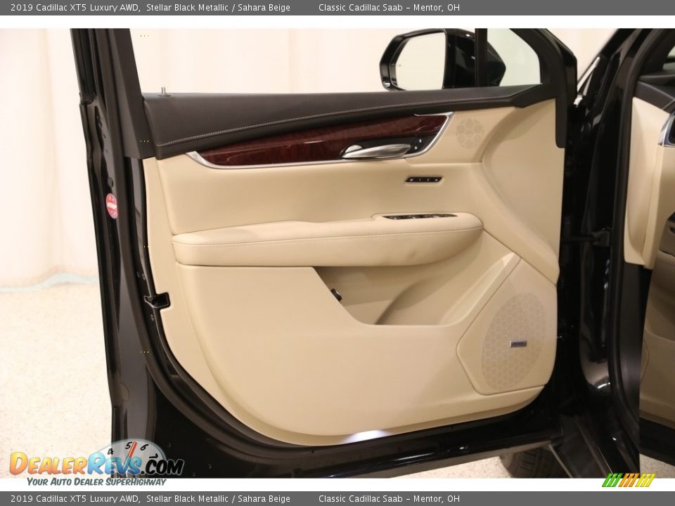 Door Panel of 2019 Cadillac XT5 Luxury AWD Photo #4