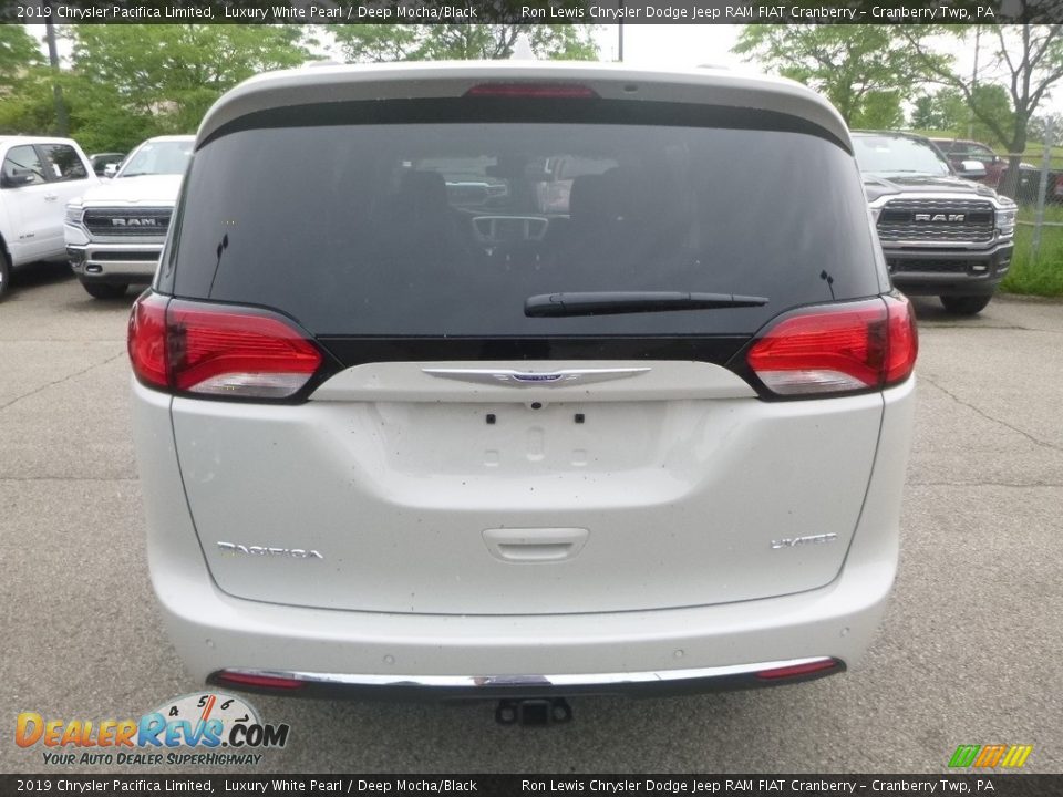 2019 Chrysler Pacifica Limited Luxury White Pearl / Deep Mocha/Black Photo #4