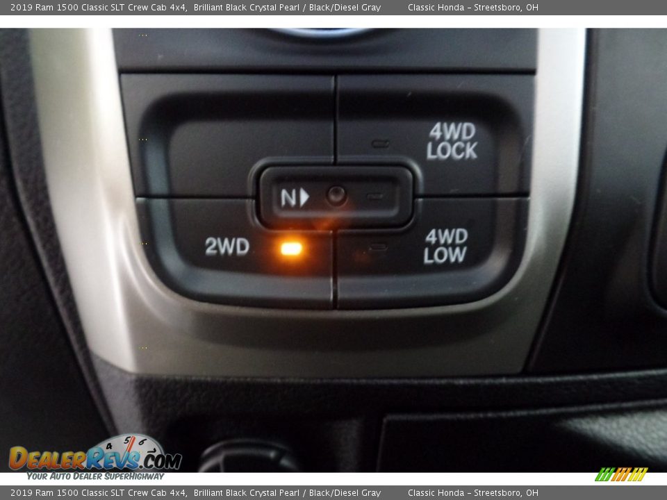 2019 Ram 1500 Classic SLT Crew Cab 4x4 Brilliant Black Crystal Pearl / Black/Diesel Gray Photo #32