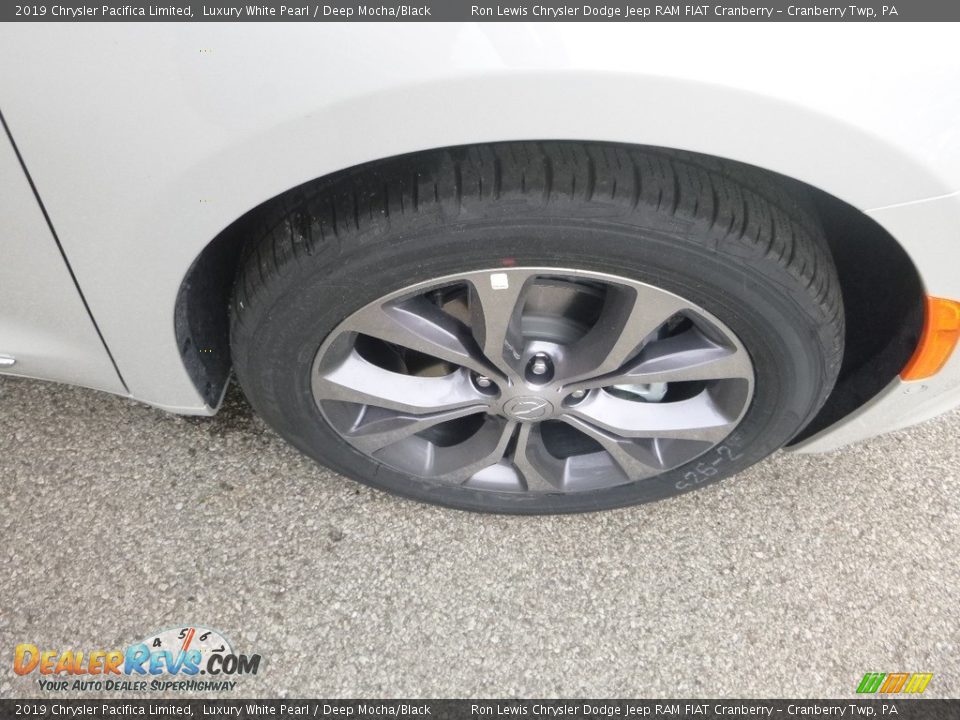 2019 Chrysler Pacifica Limited Luxury White Pearl / Deep Mocha/Black Photo #9