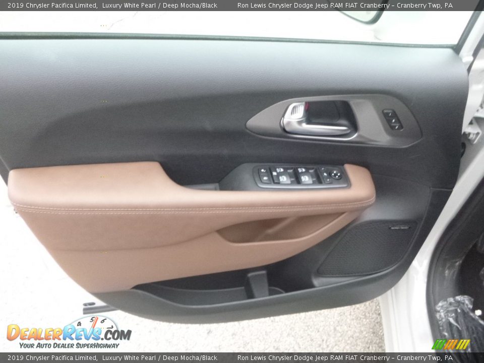 2019 Chrysler Pacifica Limited Luxury White Pearl / Deep Mocha/Black Photo #15