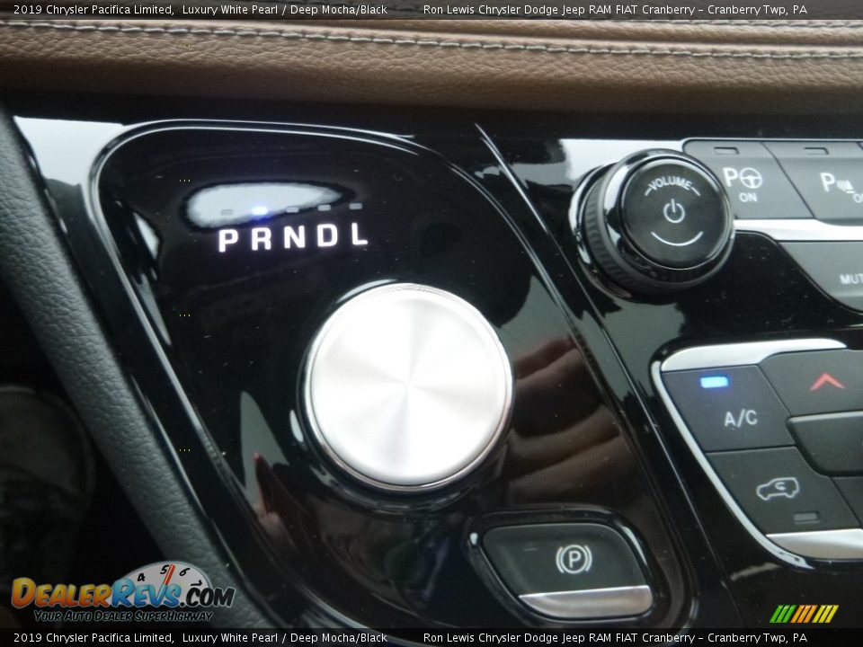 2019 Chrysler Pacifica Limited Luxury White Pearl / Deep Mocha/Black Photo #20