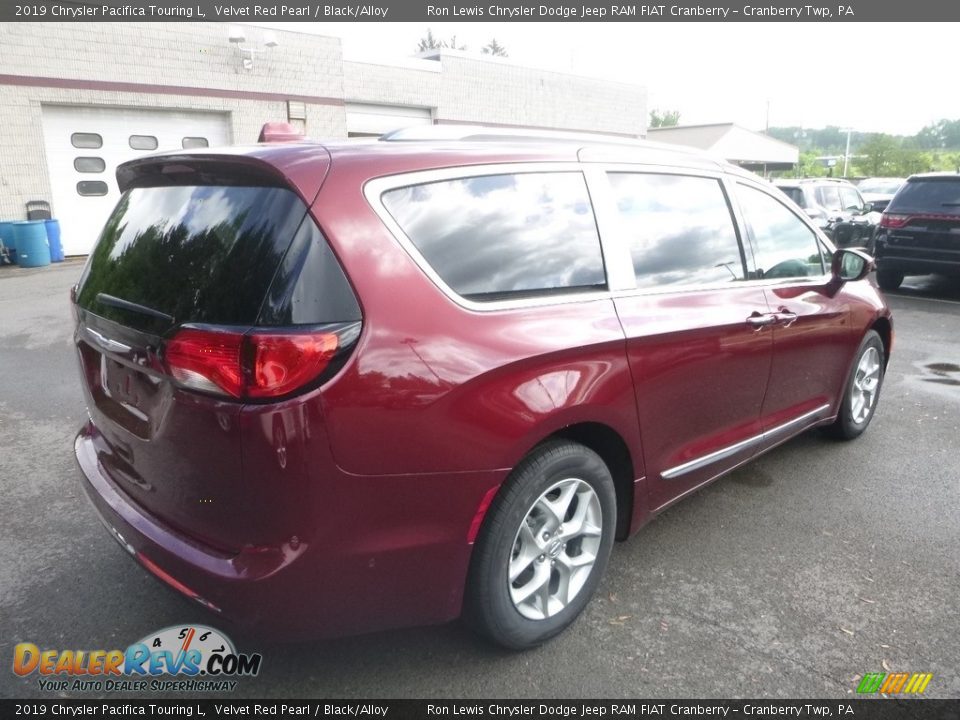 2019 Chrysler Pacifica Touring L Velvet Red Pearl / Black/Alloy Photo #5