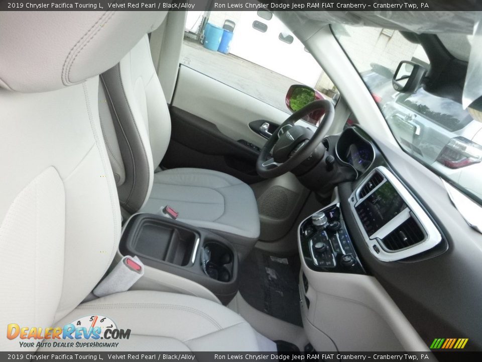 2019 Chrysler Pacifica Touring L Velvet Red Pearl / Black/Alloy Photo #10