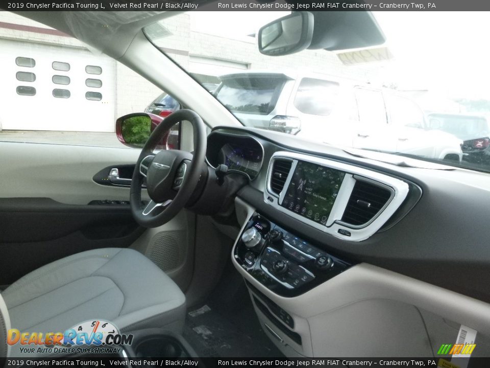 2019 Chrysler Pacifica Touring L Velvet Red Pearl / Black/Alloy Photo #11