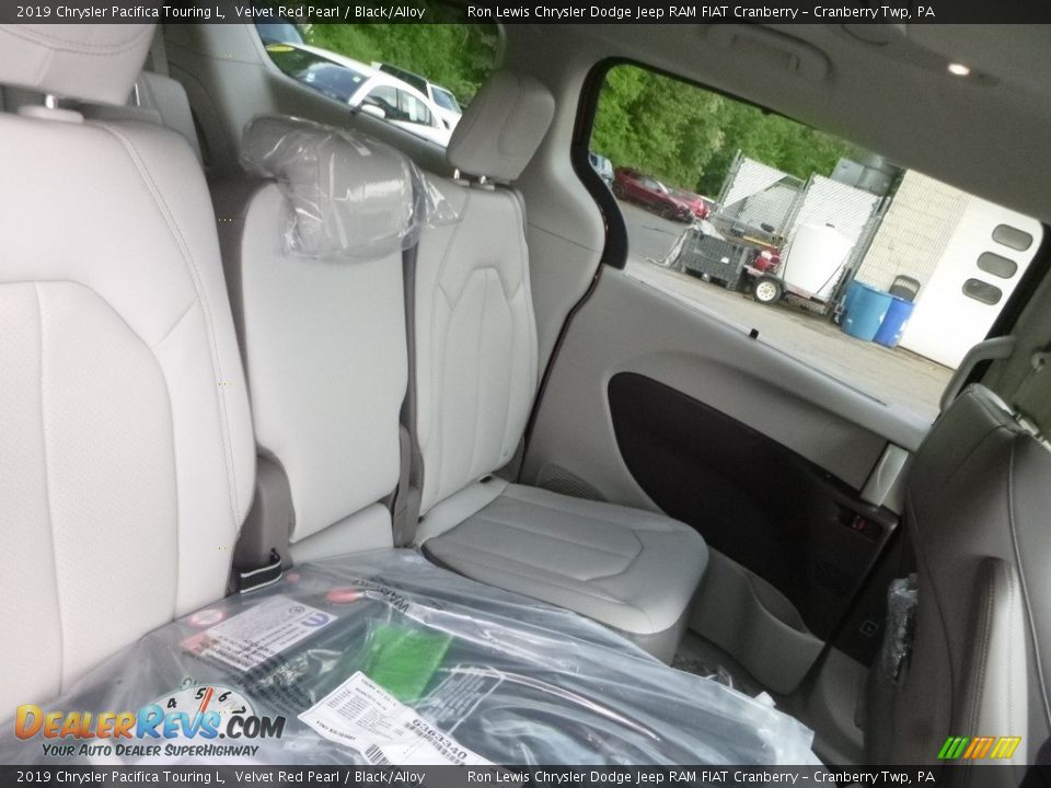 2019 Chrysler Pacifica Touring L Velvet Red Pearl / Black/Alloy Photo #12