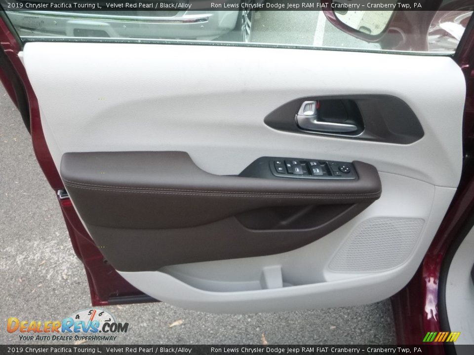 2019 Chrysler Pacifica Touring L Velvet Red Pearl / Black/Alloy Photo #15