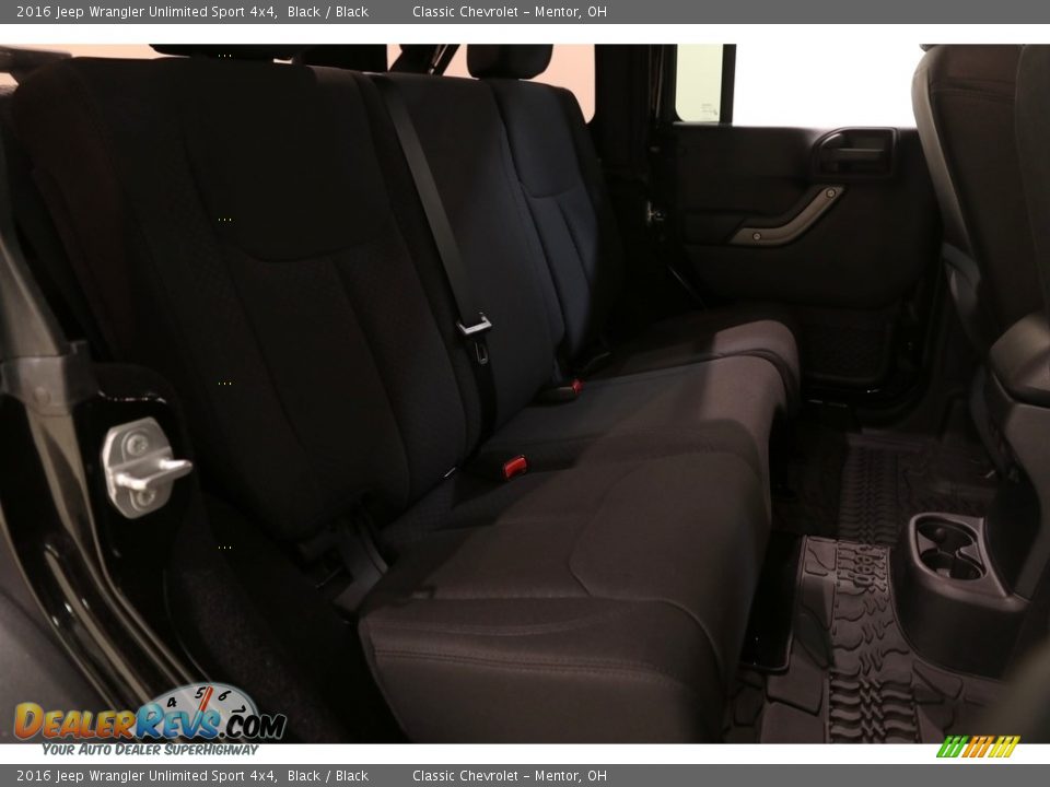 2016 Jeep Wrangler Unlimited Sport 4x4 Black / Black Photo #11