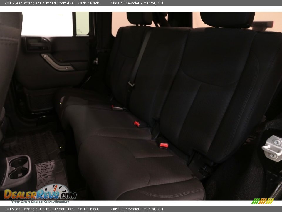 2016 Jeep Wrangler Unlimited Sport 4x4 Black / Black Photo #12