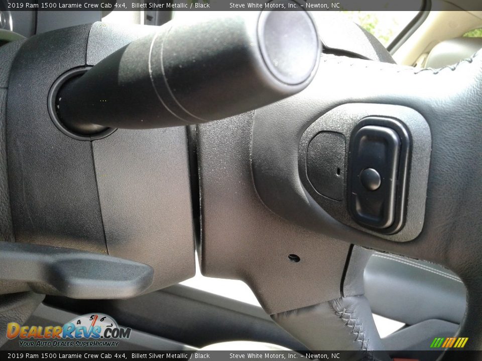 2019 Ram 1500 Laramie Crew Cab 4x4 Billett Silver Metallic / Black Photo #17