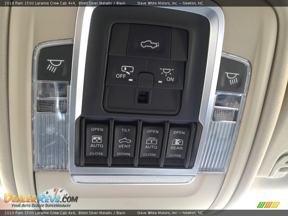 2019 Ram 1500 Laramie Crew Cab 4x4 Billett Silver Metallic / Black Photo #31