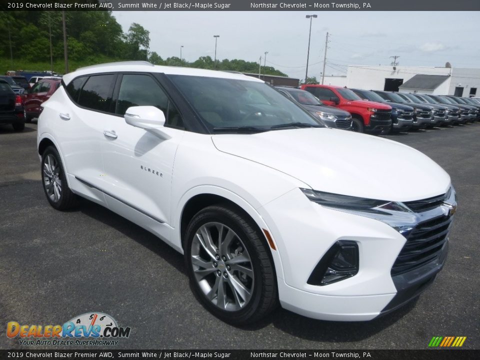 Front 3/4 View of 2019 Chevrolet Blazer Premier AWD Photo #7